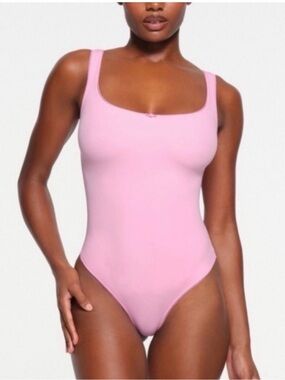 NWOT SKIMS Bubblegum Pink Bodysuit- M